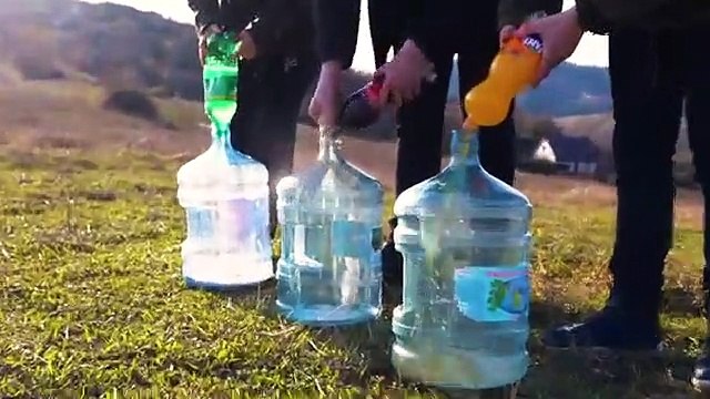 Strange Experiment - coca cola, fanta, sprit vs huge baloons with mentos