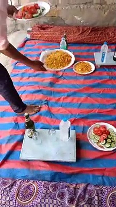 क्या गजब की मेहमान नवाजी की है / गजब की पार्टी /