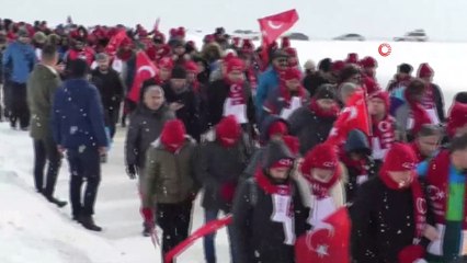 Hakkari 2 bin 800 rakımda şehitler için yürüyüş