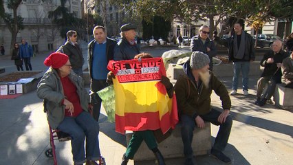 Download Video: Manifestantes se concentran contra la investidura de Sánchez