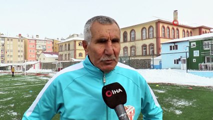 71 Yaşındaki Futbolcu Erzurum’a Transfer Oldu