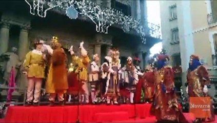 Caída de Melchor durante el recibimiento en el Ayuntamiento de Pamplona