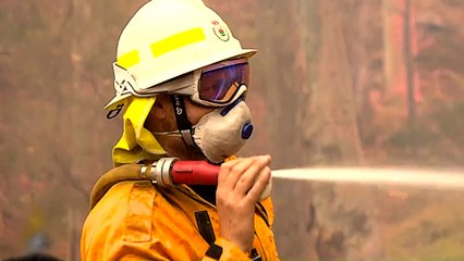 Cooler temperatures bring Australia some respite from bushfires