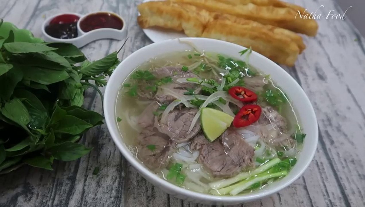 Soupe vietnamienne aux nouilles de boeuf   (Phở bò Việtnam)