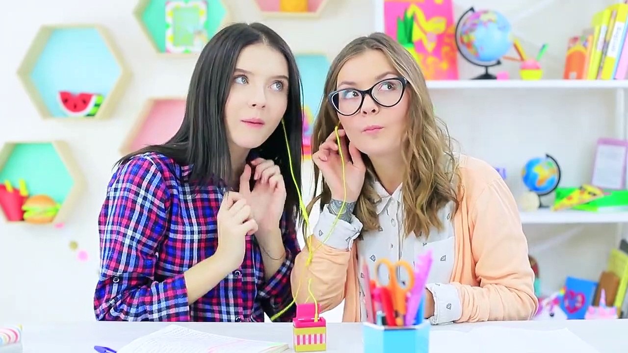 10 TRUCOS RAROS PARA INTRODUCIR GADGETS EN CLASE / BROMAS PARA EL REGRESO A CLASES