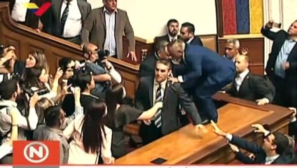 Rival de Guaidó se autoproclama presidente do Parlamento