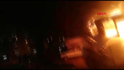 Kundaklanan midibüs alevlere teslim oldu