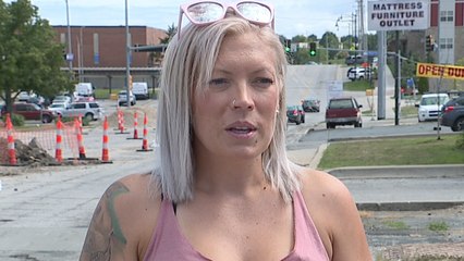 La señora se toma la justicia por su mano y recupera su coche robado