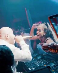 Jennifer López se desmadra en esta fiesta, y alguien la graba