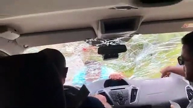 La terrible pesadilla de una familia española en Albania: 3 kilómetros con un loco violento subido al capó