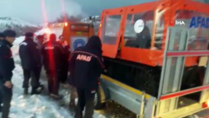 Kara saplanan kepçe operatörünü AFAD ve UMKE kurtardı