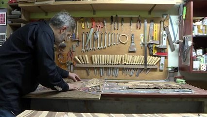 Ünlü ressamların eserlerini "üç boyutlu" ahşap tablolara yansıttı