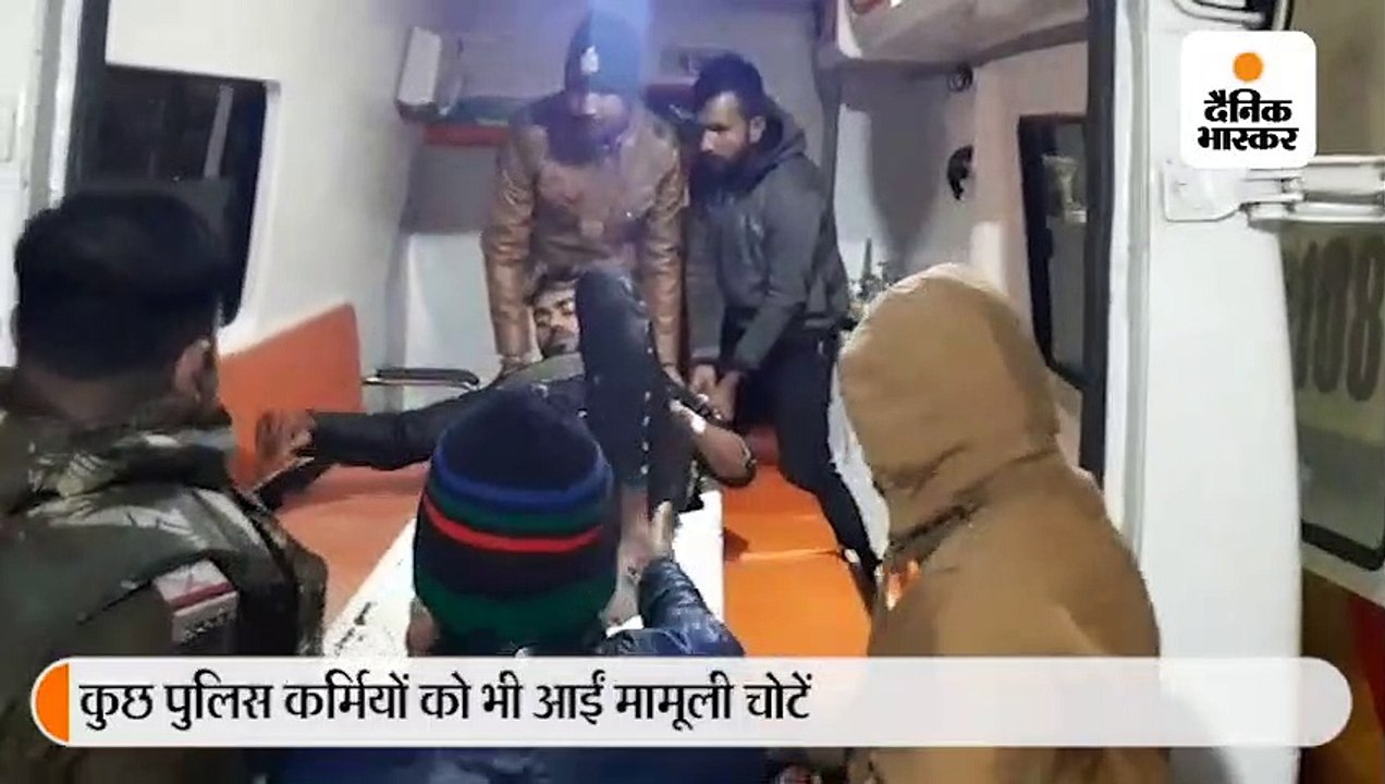 60 हजार के इनामी गुंडों से पुलिस की 17 मिनट मुठभेड़, दोनों तरफ से 35 फायर, तीन बदमाशों के हाथ-पैर पर गोली मारी