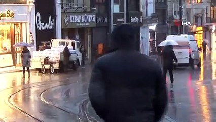 İstanbul'da sağanak yağış ve fırtına etkili oluyor