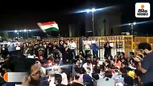 जेएनयू में हुई हिंसा के विरोध में राकांपा कार्यकर्ताओं का भाजपा कार्यालय पर प्रदर्शन, कई हिरासत में लिए गए 