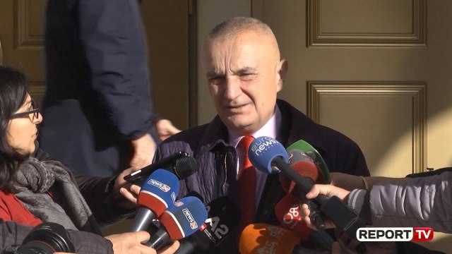 Report TV - Meta uron Krishtlindjen: Le të jetë kjo një dritë shprese dhe solidariteti