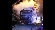 Messina - Camion in fiamme sulla Tangenziale, traffico in tilt (03.01.20)