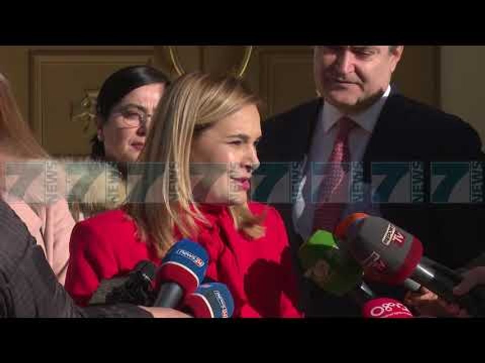 KRERET E SHTETIT E POLITIKES UROJNE KRISHTLINDJEN - News, Lajme - Kanali 7