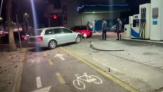 Ora News - Mjeti merr përpara shtyllën te Misto Mame , largohet drejtuesi