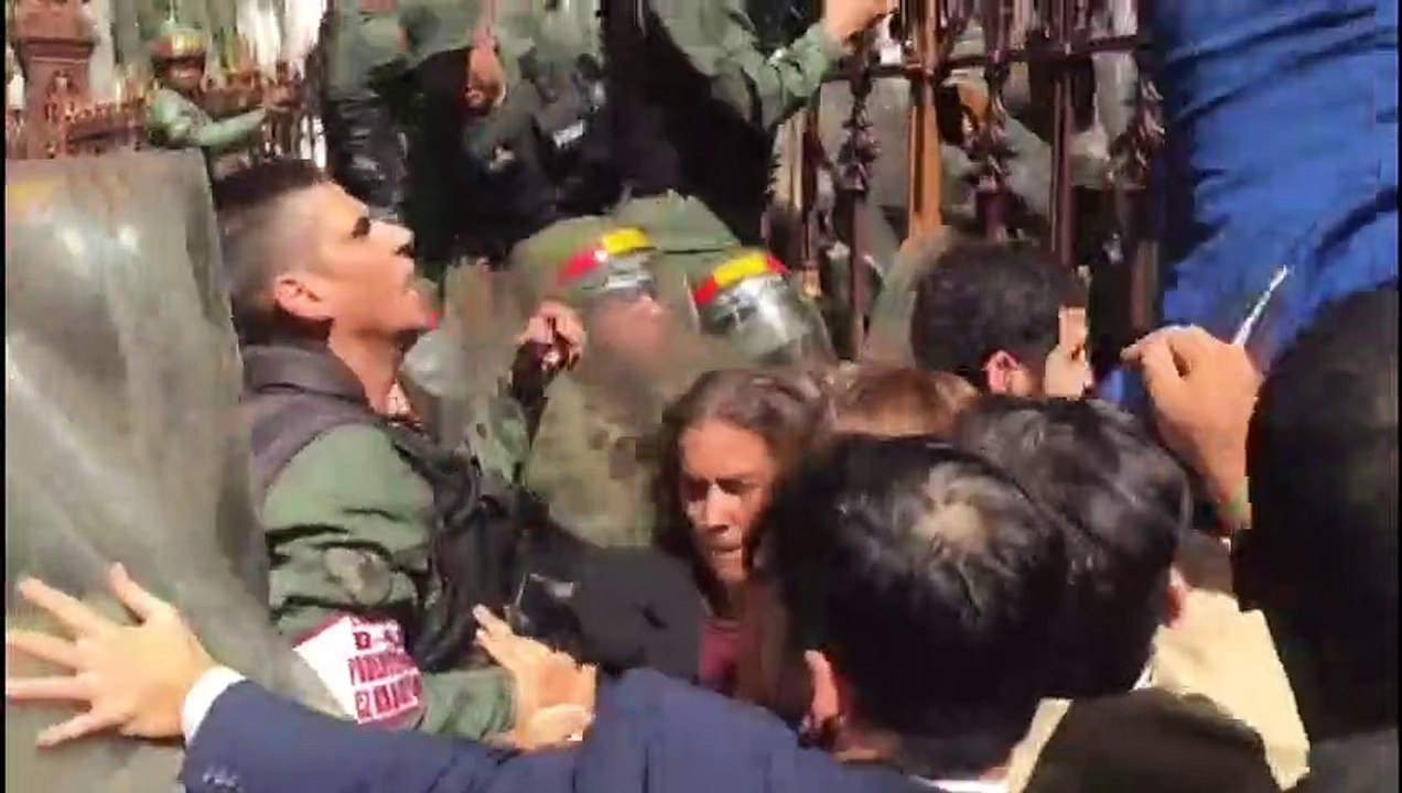 Guaidó übern Zaun: Chaos bei Neuwahl von Parlamentspräsident in Venezuela