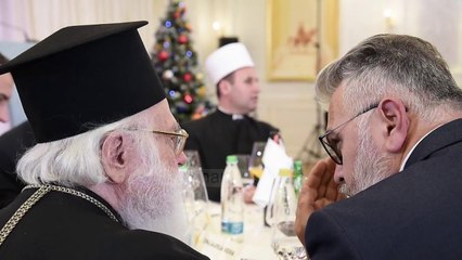 Krishtlindjet, Veliaj shtron darkë me përfaqësues të klerit dhe personalitete