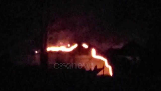 Ora News - Zvërnec, restoranti në brendësi të pyllit të Sodës shpërthen në flakë