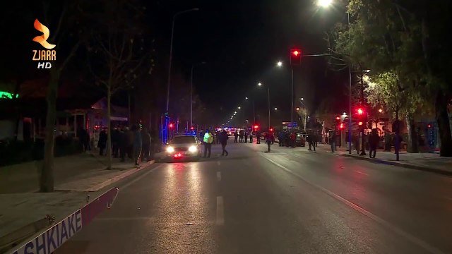 U PËRPLAS ME DEPOZITËN E GAZIT DUKE DJEGUR PIKËN E KARBURANTIT, PRANGA 24 VJEÇARIT
