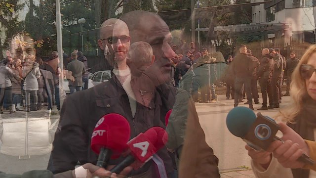 Протести пред МВР; полицајците се судрија за синдикатот