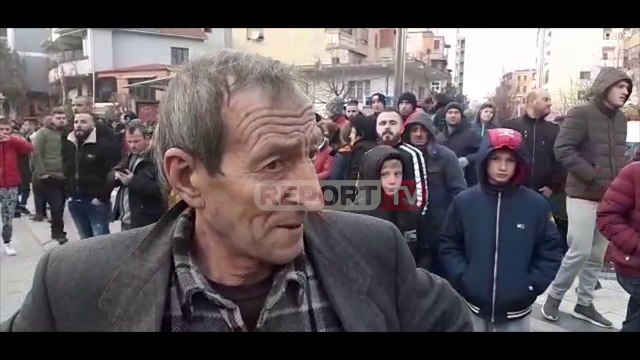 Banori i pallatit të përfshirë nga flakët në Pogradec: Nuk e dimë si ndodhi, dolëm jashtë