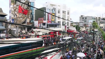 Prédio desaba em Jacarta e deixa feridos