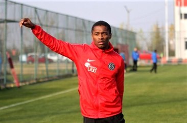 Galatasaray'ın transfer gündemindeki Sekidika, çalışmalarını İstanbul'da sürdürüyor