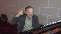 Ora News - “Dhuratë zemre” për Shqipërinë, kompozitori italian hedh në partitura këngët tradicionale