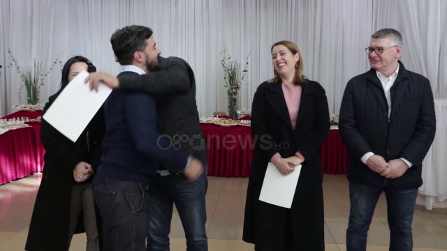 Ora News - Kontributi për tërmetin, certifikata mirënjohje për mjekët dhe infermierët në Durrës