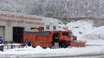 Bursa-Ankara kara yolunda kar yağışı ulaşımı aksatıyor
