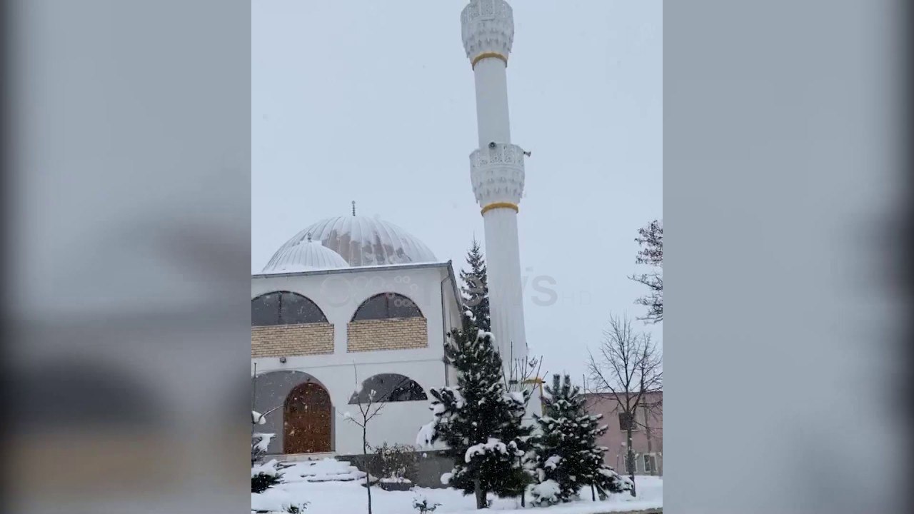 Ora News - Kukësi mbulohet nga dëbora në të die...