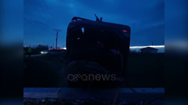 Ora News - Kurbin, makina përplaset me bordurën, vdes 24-vjeçari