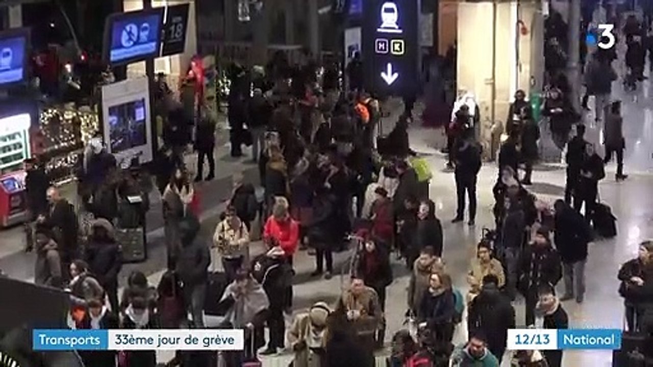 Grève des transports : au 33e jour de mobilisation, les usagers sont épuisés