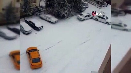 Başkentte korku dolu anlar! Karda kayan minibüsten böyle atladı