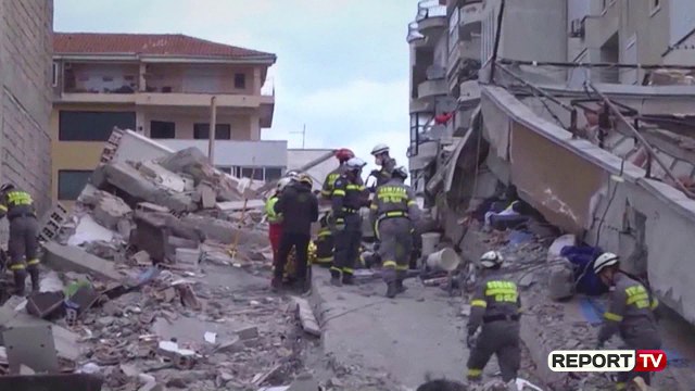 Viti i ri përmes kamerës së Report Tv! Transmetim maratonë LIVE nga ora 200