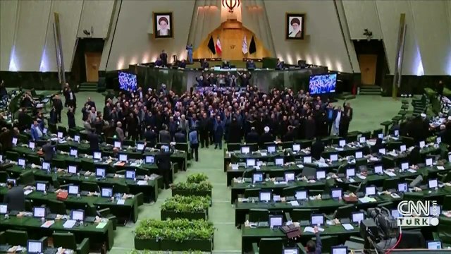 Vekiller Amerika’ya ölüm sloganları attı