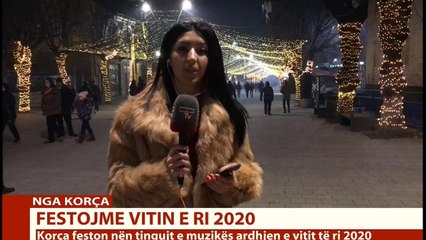 Korça 'zhgënjen'...nuk ka borë natën e ndërrimit të viteve, por dhuron super atmosferë