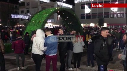 Report TV - 2019-ta vjen në Shqipëri, spektakël fishekzjarresh në sheshet kryesore te qytetevef