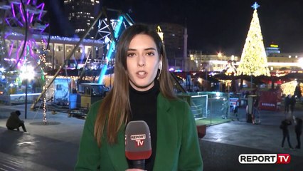 Report TV - Nga dritat te spektakli i fishekzjarrëve/ Dhjetëra qytetarë në sheshin 'Skënderbej'