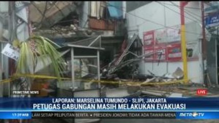 Hujan, Perobohan Gedung Ambruk di Slipi Dihentikan Sementara