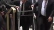 Regardez l’arrivée d’Harvey Weinstein affaibli et en déambulateur il y a quelques instants au tribunal de New York pour son procès