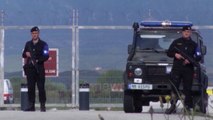 Ora News - Me dokumenta italiane false, i pritet rruga në Rinas, pranga punonjësit të aeroportit
