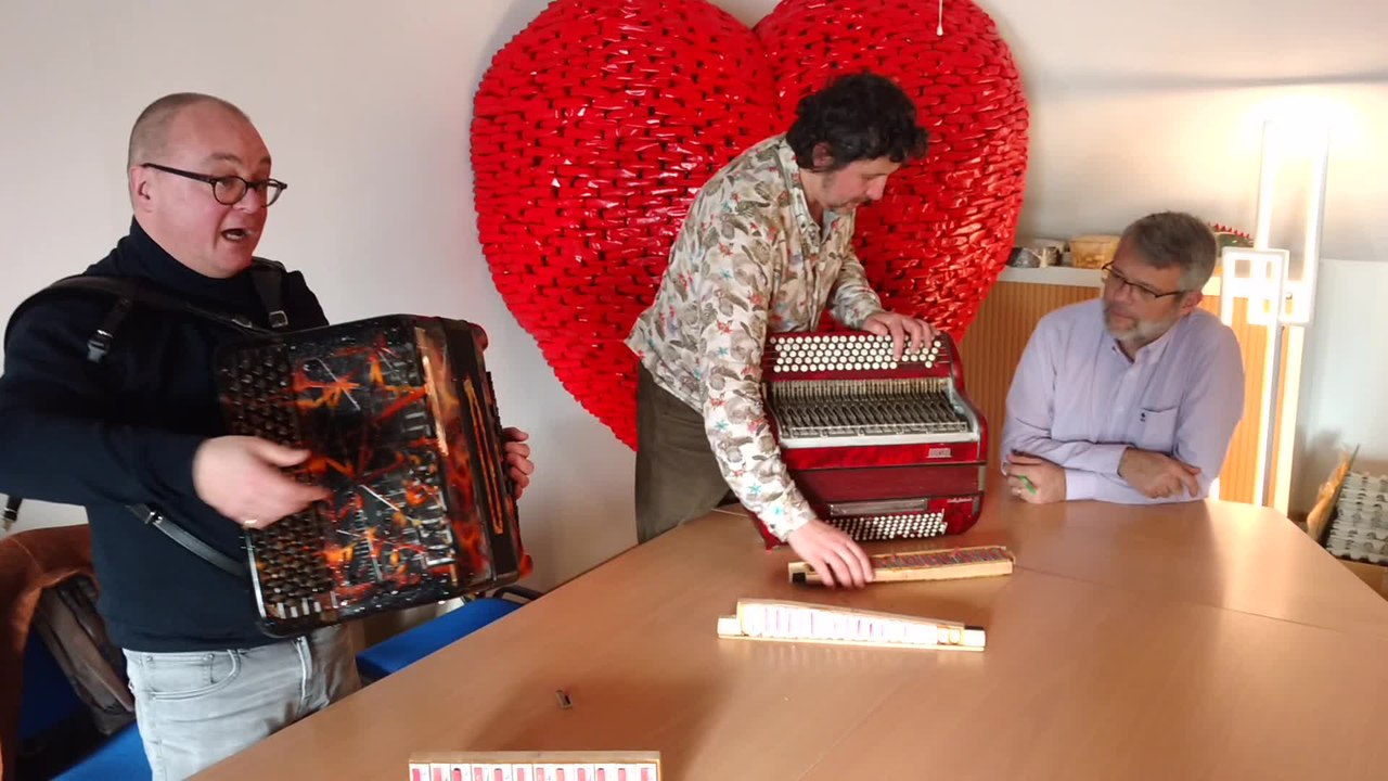 Jemappes Mons.. Une nouvelle formation de réparateurs d' accordéon.. Vidéo Eric Ghislain