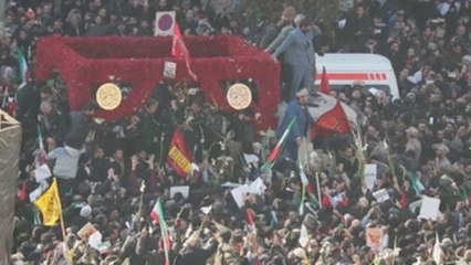 Irán clama venganza entre muestras de dolor en el masivo funeral de Soleimaní