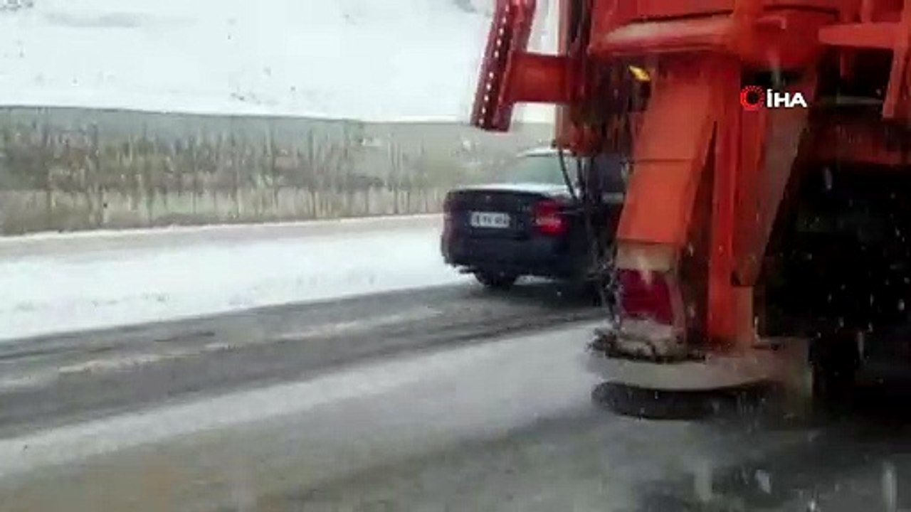 Kastamonu-Ankara karayolunda sürücüler kar yağışına hazırlıksız yakalandı