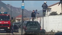 Report TV -Elbasan/ Përfshihet nga flakët fusha e skrapit, dy zjarrfikëse në vendin e ngjarjes